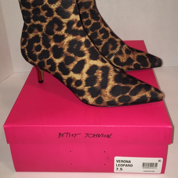 Betsey Johnson NIB Leopard Print Booties Sz 7.5 - Picture 6 of 8